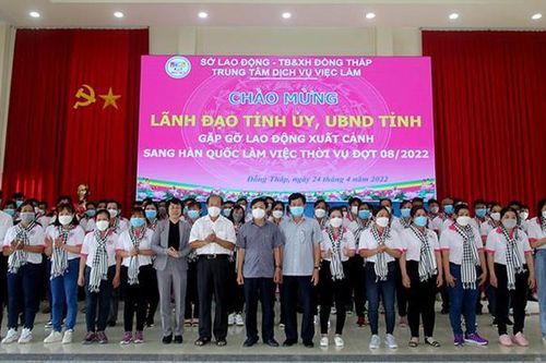 Lãnh đạo Đồng Tháp gặp gỡ động viên những người con đất sen hồng sang nước ngoài làm việc