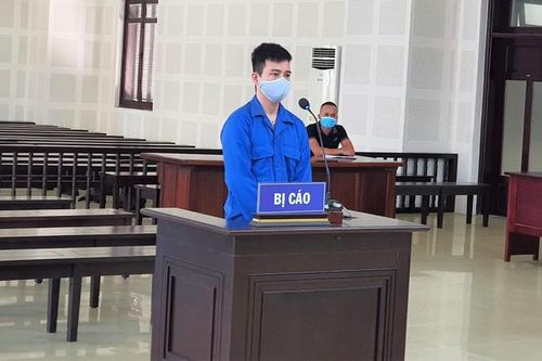 Đâm thủng phổi kẻ gạ tình vợ mình qua Facebook, chồng lĩnh án 9 năm tù