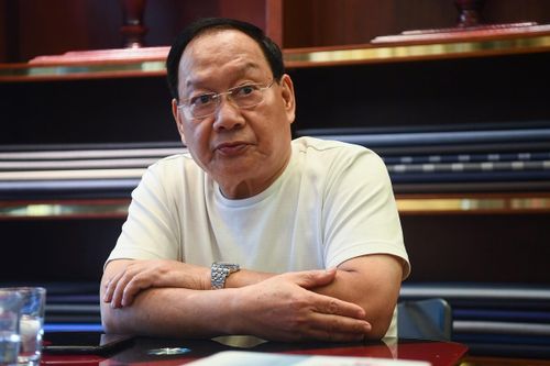Chủ tịch Hoàng Long 'Thương ngày nắng về' ngoài đời có 'ba bà vợ'