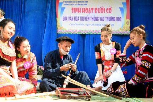 Trải nghiệm đưa văn hóa truyền thống vào trường học nơi địa đầu Tổ quốc