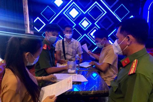 Tiếp tục phát hiện nhiều vi phạm tại các nhà hàng, quán bar ở TPHCM