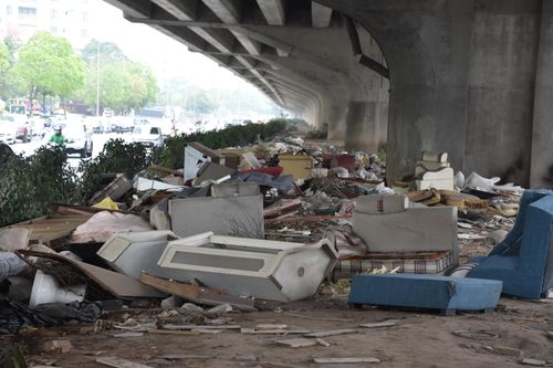 Sẽ xử lý bãi rác khổng lồ trên đường Vành đai 3 trước nghỉ lễ 30-4