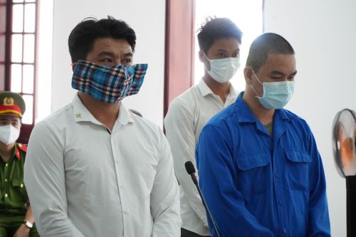 Lĩnh 12 tháng tù vì đâm chết người khi giải cứu vợ