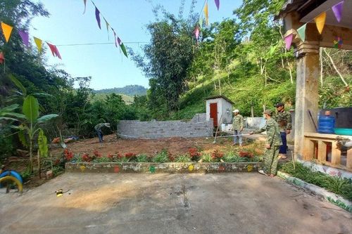 Xây dựng 'Bếp ăn yêu thương' cho trẻ em nghèo biên giới