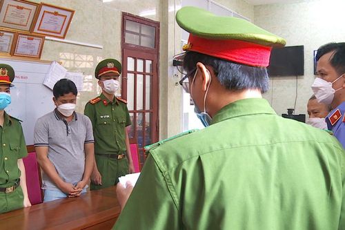 Bắt tạm giam tài xế lái ô tô lao vào tiệm bánh mì ở Đà Nẵng