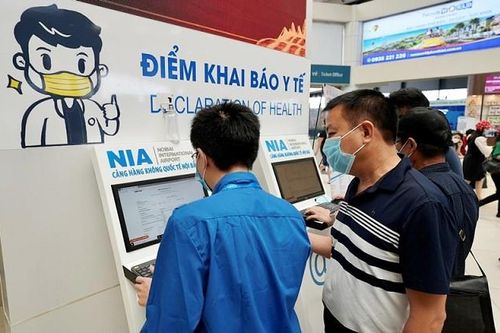 Covid-19: Việt Nam dự kiến bỏ khai báo y tế