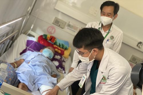Người đàn ông nuôi tôm ở Cà Mau suýt tử vong vì vi khuẩn lạ