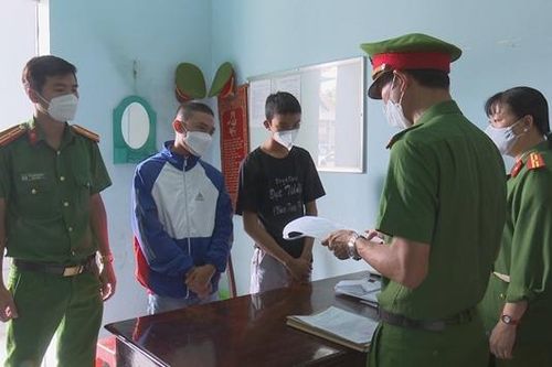 Bắt giam hai thanh niên đánh người gục tại chỗ...để trả thù cho em họ