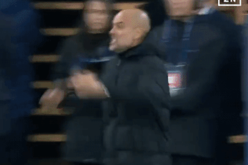 Pep Guardiola nổi giận vì Mahrez chơi cá nhân