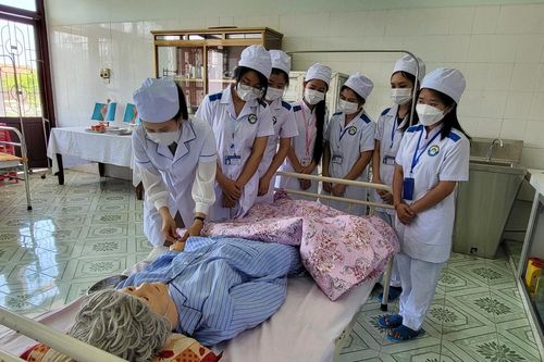 Chuyện về những lưu học sinh Lào theo đuổi ngành Y trên đất Việt