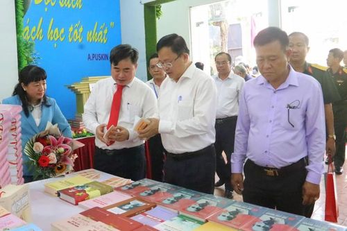 Cần Thơ triển lãm hơn 800 đầu sách chuyên đề 'Dấu ấn Hồ Chí Minh'