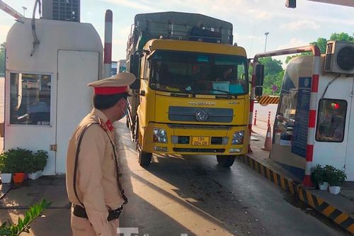 Lần đầu tiên Hà Nội chỉ đạo ''xả trạm'' thu phí khi ùn tắc