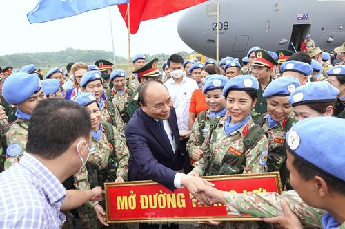 Chủ tịch nước chúc người lính mũ nồi xanh 'vạn dặm bình an'