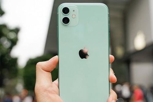iPhone 11 giảm giá 'sốc', phụ kiện công nghệ 'bay' 50% nhân nghỉ lễ 30/4