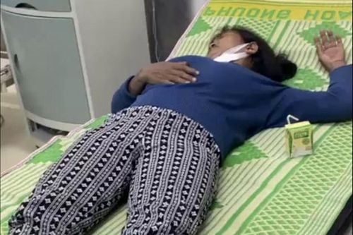 Bị sét đánh trúng khi đang khai thác cây keo trên núi, 4 người nhập viện