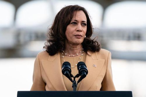Phó Tổng thống Mỹ Kamala Harris dương tính với virus SARS-CoV-2