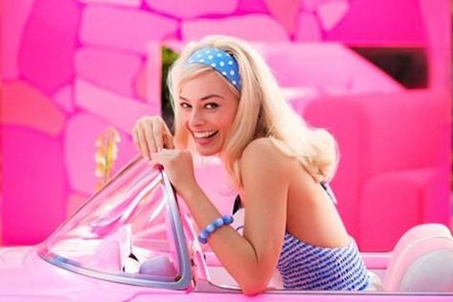 'Harley Quinn' Margot Robbie hóa búp bê hường phấn trong tạo hình đầu tiên của 'Barbie'