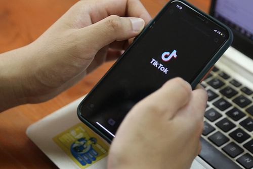 Giải mã hiện tượng mạng: Khi 'gây sốc' trở thành một công thức