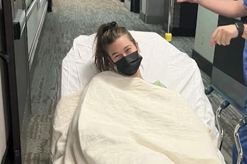 Trải nghiệm thoát chết vì đột quỵ hậu Covid-19 của Hailey Beiber
