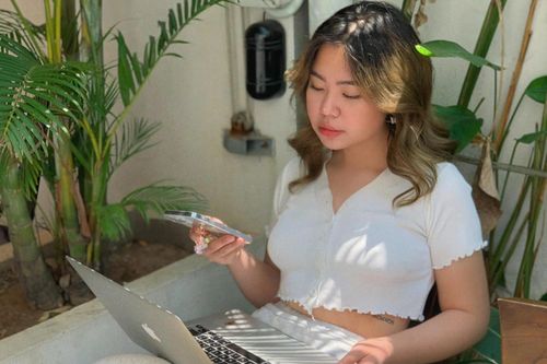 Người trẻ TP.HCM dành kỳ nghỉ lễ để chạy deadline