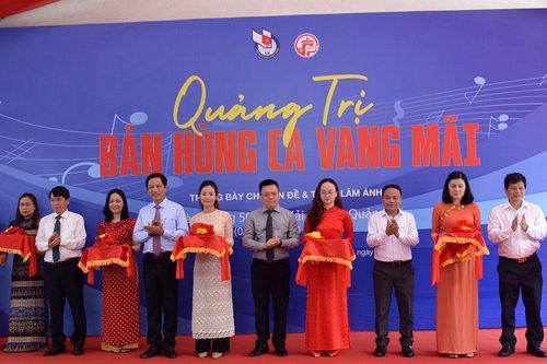 Khai mạc trưng bày, triển lãm ảnh 'Quảng Trị - Bản hùng ca vang mãi'