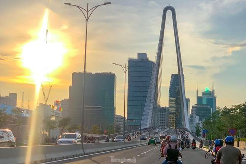 Người dân háo hức lưu thông qua cầu Thủ Thiêm 2