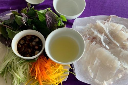Gỏi mực nhảy bật tanh tách chấm xì dầu mù tạt, giòn ngọt tê đầu lưỡi ở Hà Tĩnh