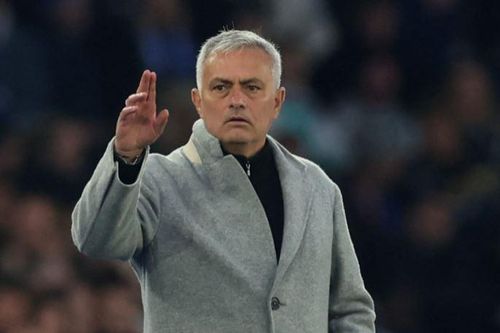 Thầy trò Mourinho đánh rơi lợi thế ở bán kết Conference League