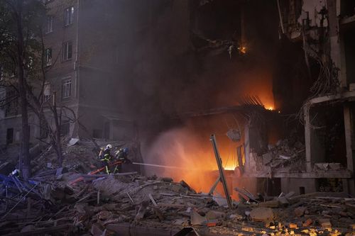 Kyiv trúng tên lửa giữa lúc tổng thư ký Liên Hợp Quốc thăm Ukraine