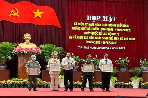 Thành phố Cần Thơ tổ chức họp mặt kỷ niệm 47 năm Ngày giải phóng miền nam