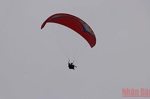 Hòa Bình khai mạc chương trình dù lượn 'Trời mây xứ Mường'