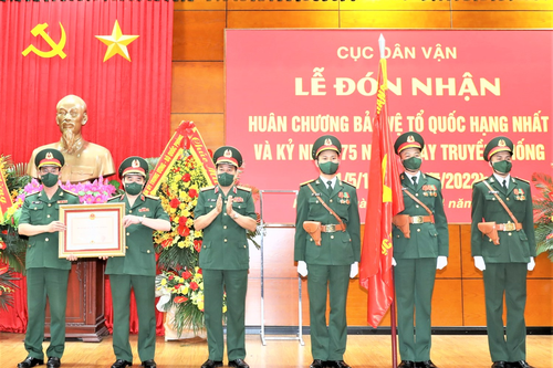 Cục Dân vận đón nhận Huân chương Bảo vệ Tổ quốc hạng Nhất