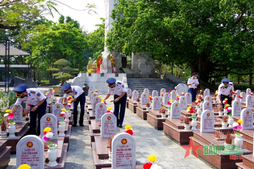 Nhiều hoạt động chào mừng kỷ niệm 47 năm Ngày giải phóng miền Nam, thống nhất đất nước