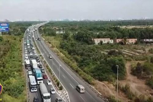 Ùn tắc cửa ngõ TP HCM dịp nghỉ lễ 30/4, người dân nên đi thế nào?