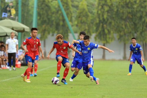 Hòa Bình FC chia điểm với Lâm Đồng sau màn rượt đuổi tỉ số hấp dẫn