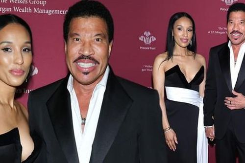 Danh ca Lionel Richie 73 tuổi tay trong tay bạn gái kém 40 tuổi đi sự kiện