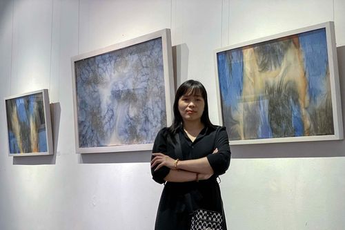 Bút pháp trên tranh lụa mới lạ của nữ họa sĩ xứ Thanh