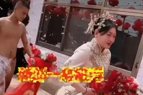 Chú rể bị bạn thân đùa đến 'thân tàn ma dại' trong ngày cưới