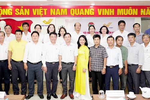 Hội Nông dân tỉnh và Bưu điện tỉnh An Giang hỗ trợ nông dân chuyển đổi số trong sản xuất và tiêu thụ nông sản, hàng hóa