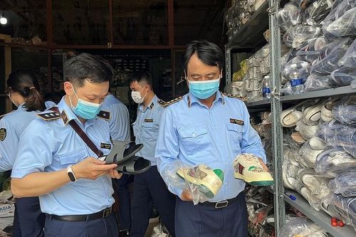Thanh Hóa: Thu giữ hàng chục nghìn sản phẩm nghi là hàng giả bán qua livestream