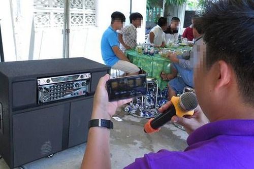 Hội An cấm loa kẹo kéo