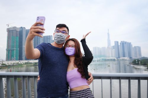 Dậy sớm đi cà phê, chụp ảnh check-in vào sáng ngày đầu nghỉ lễ