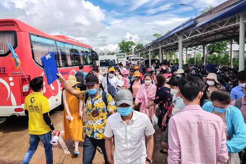 Du khách chen chân đi tour biển đảo Nha Trang ngày đầu nghỉ lễ