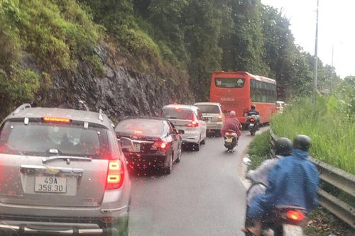 Tai nạn giao thông làm 2 người tử vong, đèo Bảo Lộc ùn ứ kéo dài