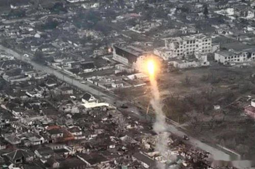 Nga sử dụng xe phá mìn tấn công nơi Tiểu đoàn Azov cố thủ