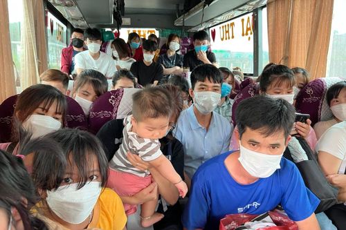 Xe khách 29 chỗ chở quá 15 người trên cao tốc bị xử phạt