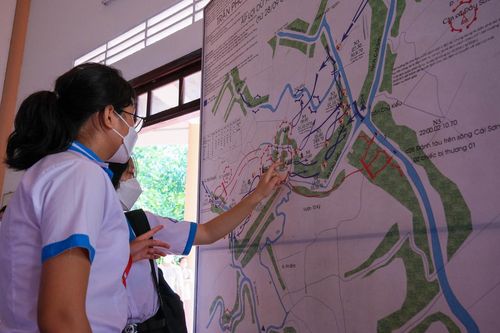 Thầy trò ôn lại lịch sử cách mạng qua trải nghiệm thực tế các di tích