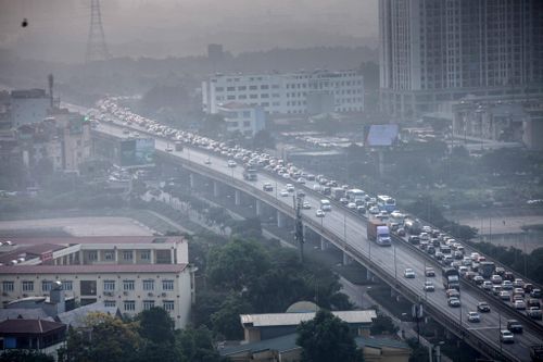 Người dân ùn ùn rời Hà Nội từ mờ sáng, đường 'tê liệt' tứ bề