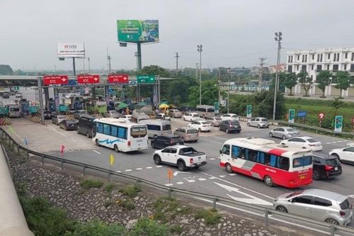 Ùn tắc hơn 10km, cao tốc Cầu Giẽ đi Ninh Bình xả trạm gần 1 giờ