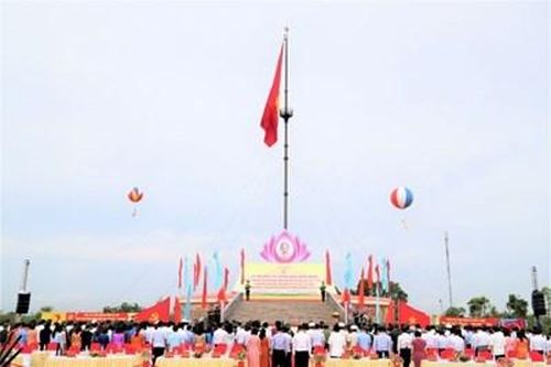 Trang nghiêm Lễ thượng cờ bên dòng Hiền Lương - Bến Hải